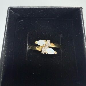 10k Yellow Gold and Opal Women's Ring